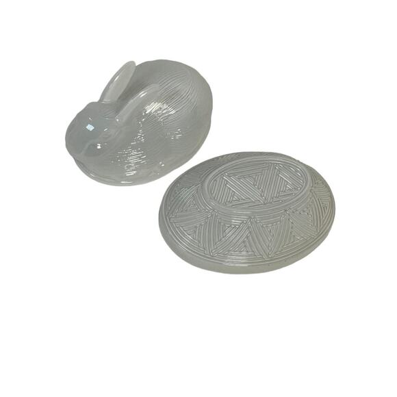 Sealed  Spring Easter Bunny Butter or Soap Dish - Picture 4 of 7